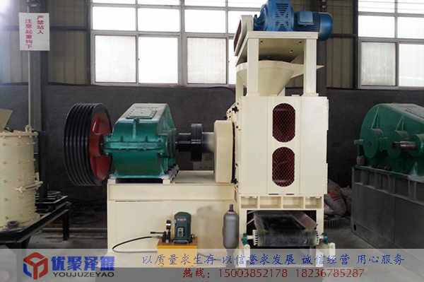 高壓干粉壓球機的特點